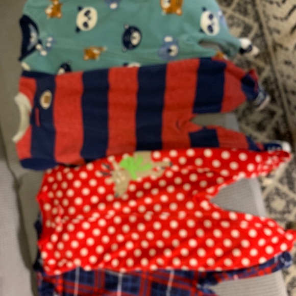 4 pairs fleece pajamas size 12 months lightly used - Picture 2 of 3